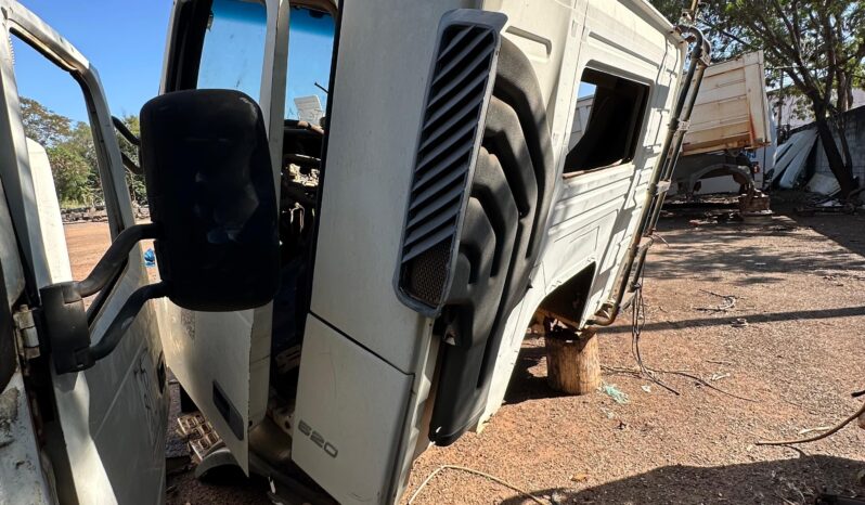 Cabine do Volvo FH520 completo