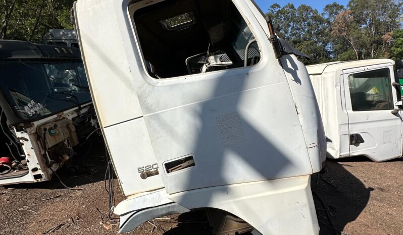 Cabine do Volvo FH520 completo